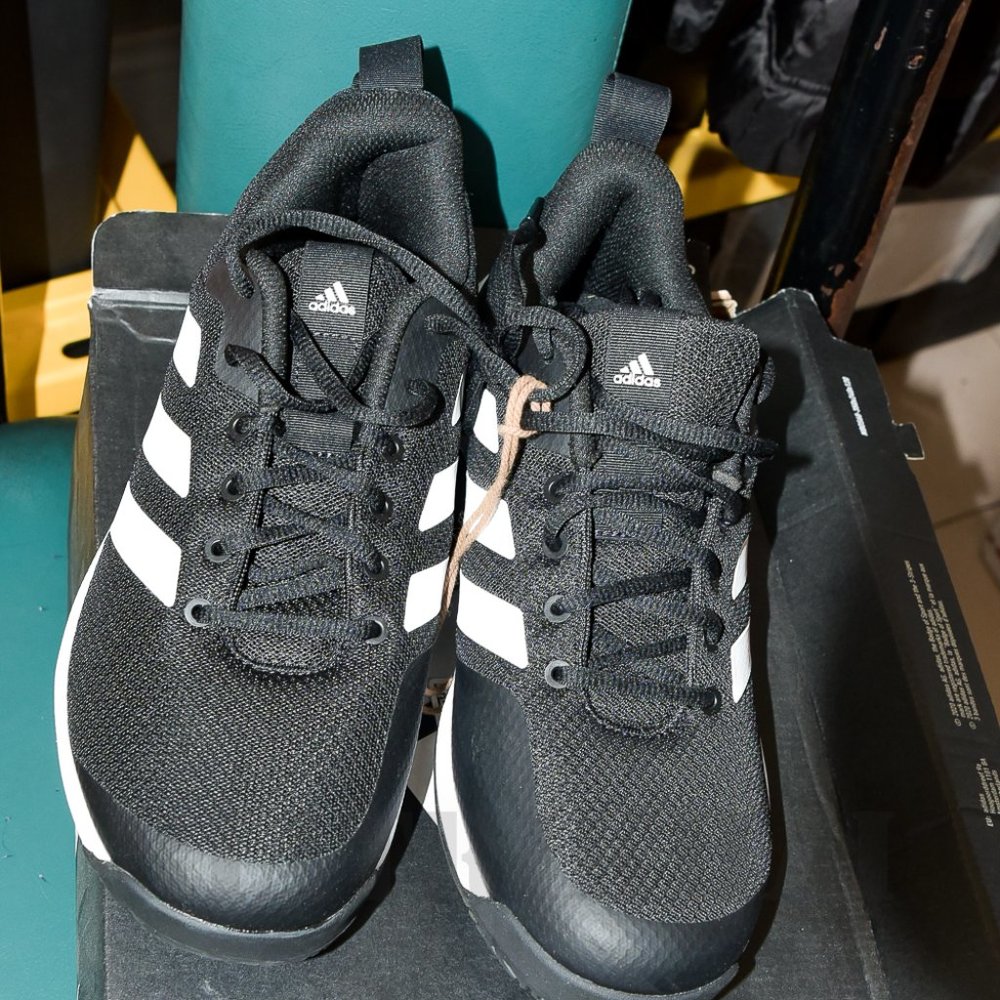 size 9.5 BLACK/WHITE Adidas Mens Athletic Shoe Game Spec Fx3650 - Picture 2 of 8